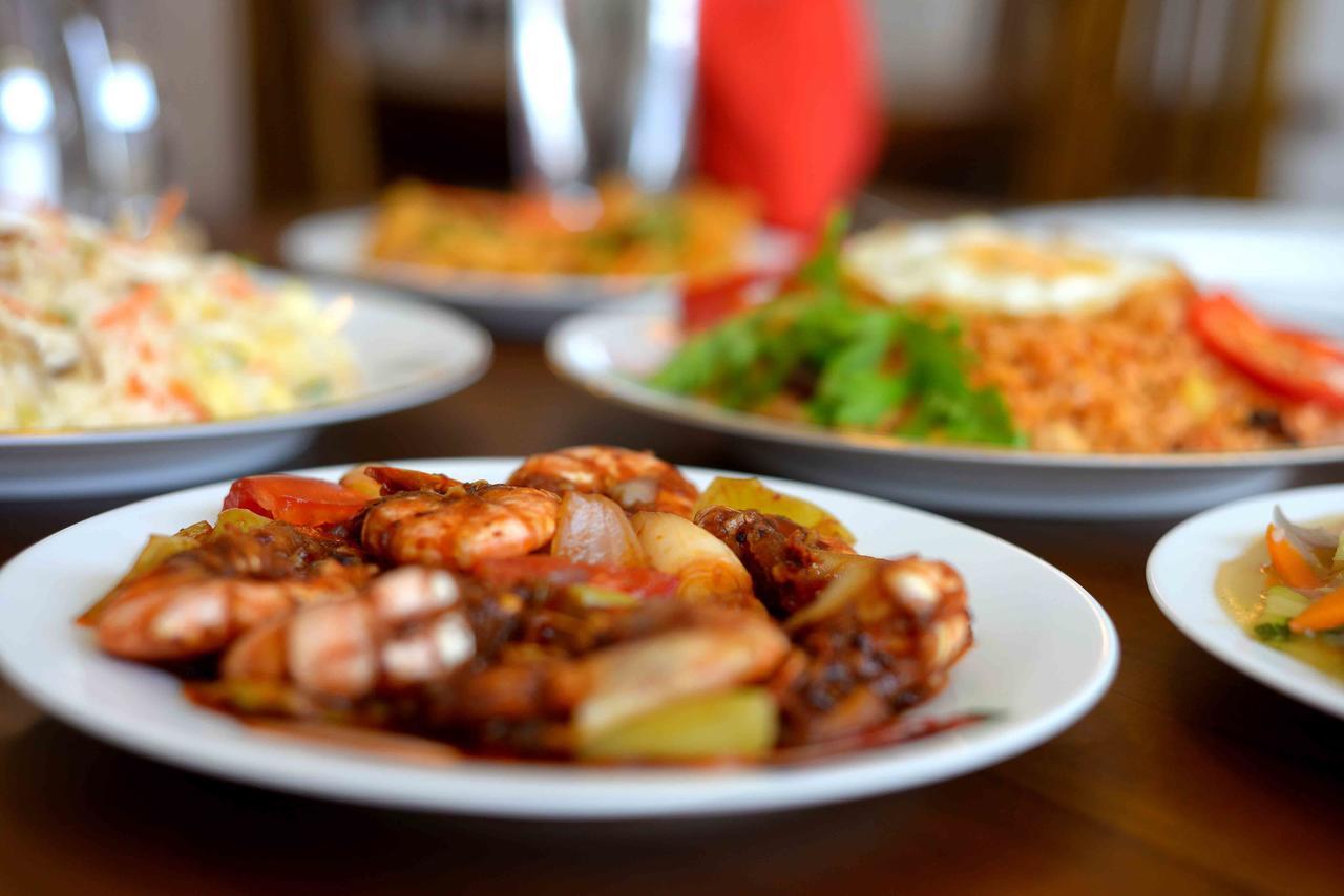 Red Chillies Tourist Inn Канди Экстерьер фото