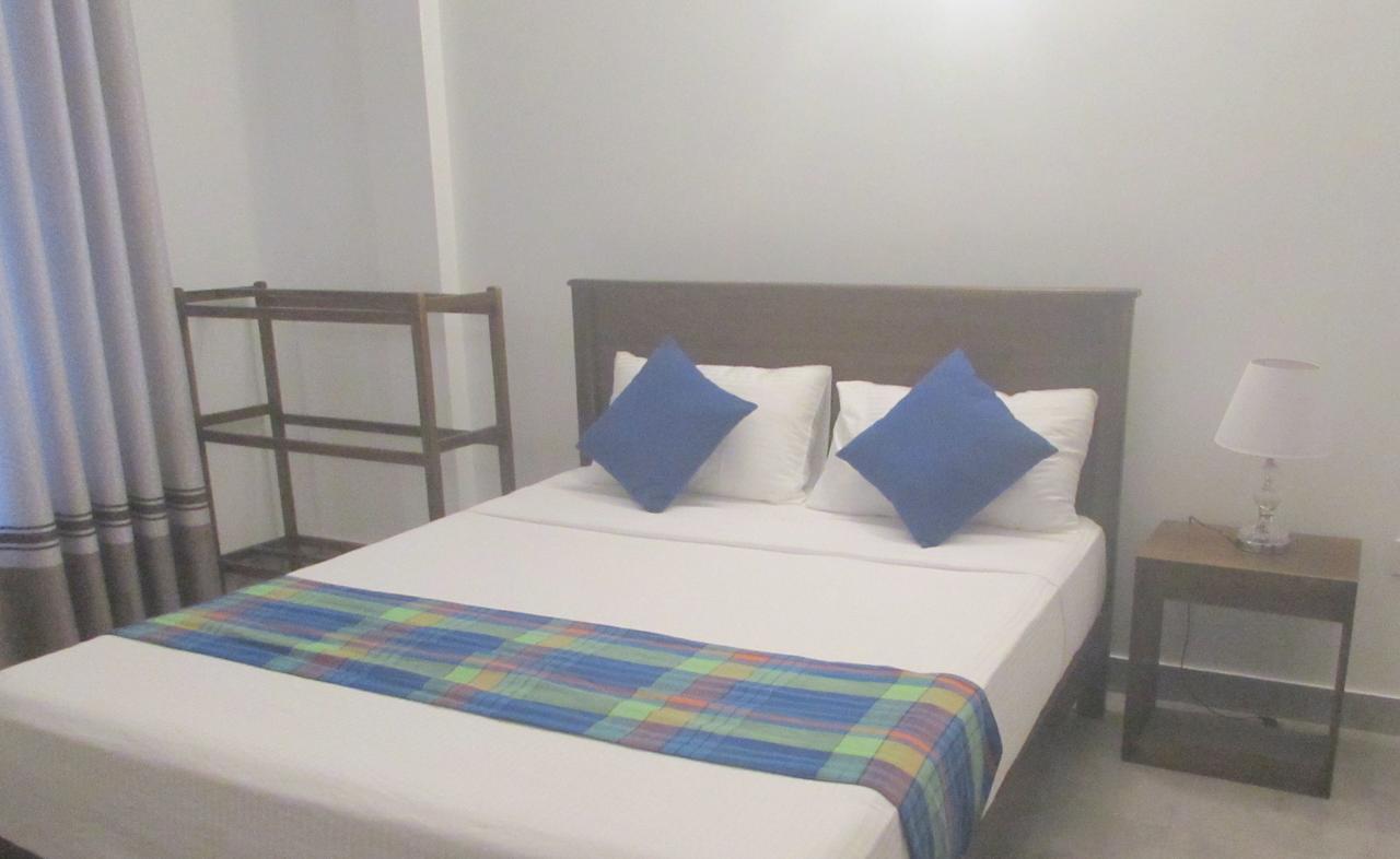 Red Chillies Tourist Inn Канди Экстерьер фото