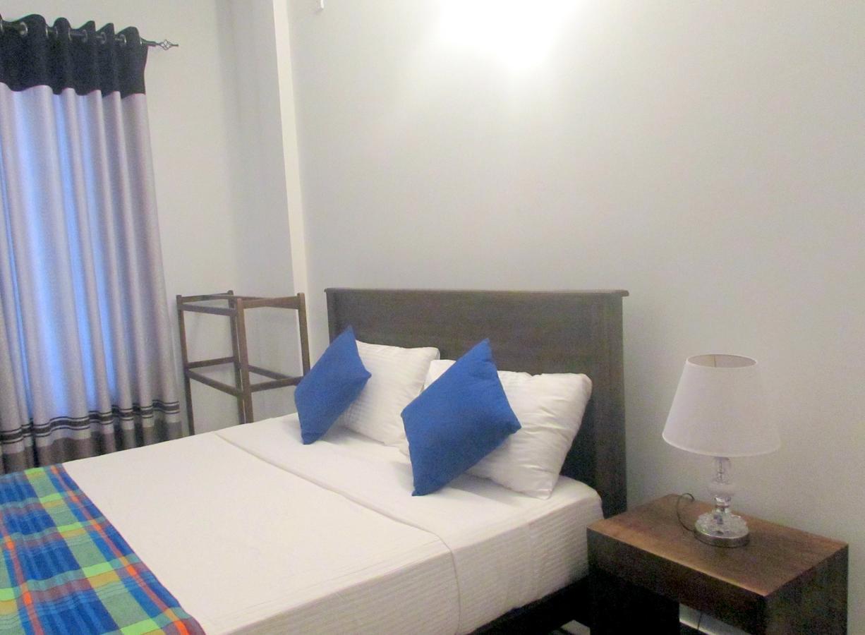 Red Chillies Tourist Inn Канди Экстерьер фото