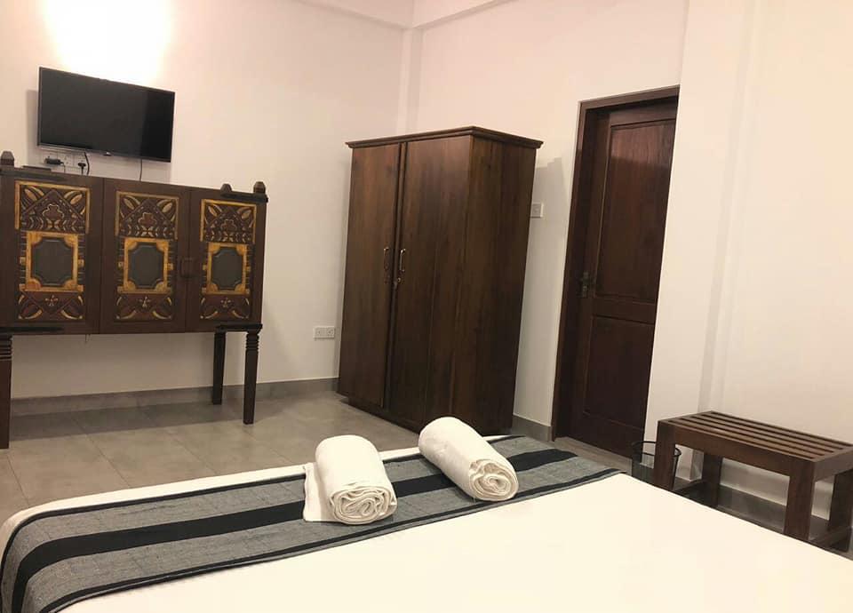 Red Chillies Tourist Inn Канди Экстерьер фото