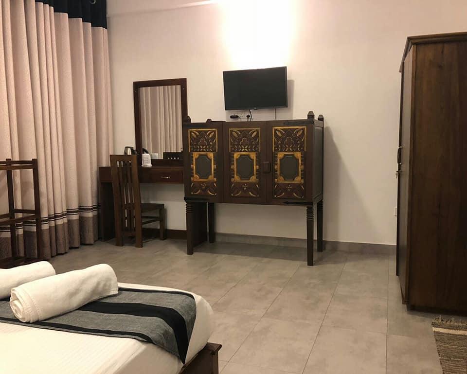 Red Chillies Tourist Inn Канди Экстерьер фото